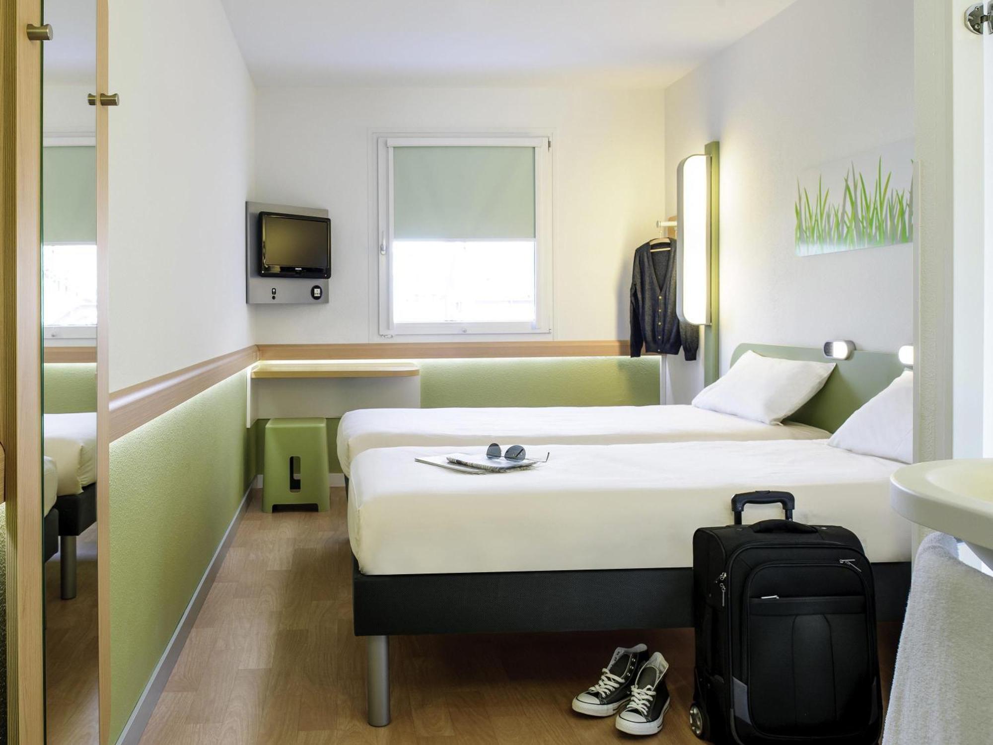 Standard Twin Room,51176578:JPEG